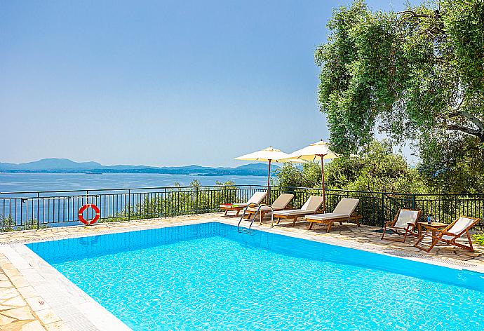 Private pool and terrace with panoramic sea views . - Villa Kalithea . (Galería de imágenes) }}