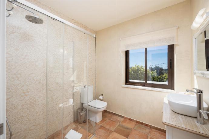 En suite bathroom with shower . - Casa do Carmo . (Photo Gallery) }}