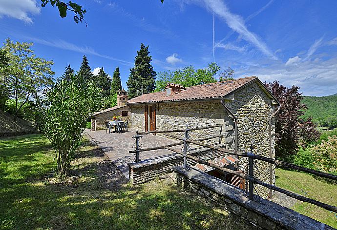 Beautiful villa with private pool, terrace, and garden with countryside views . - Villa Piombona . (Galleria fotografica) }}