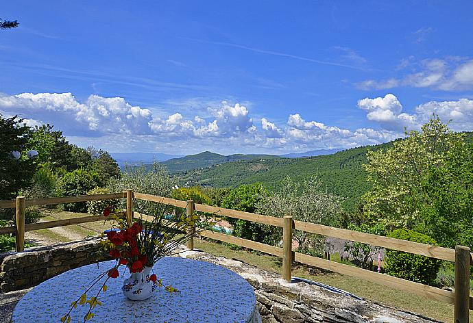 Terrace area with countryside views . - Villa Piombona . (Photo Gallery) }}