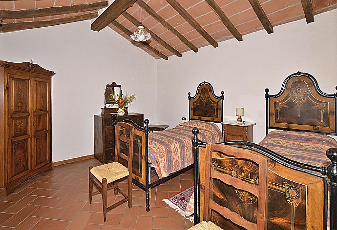 Twin bedroom . - Villa Piombona . (Fotogalerie) }}