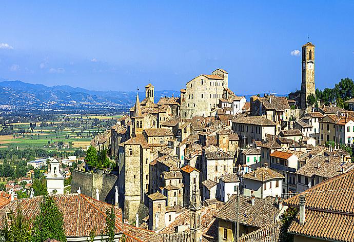 Anghiari . - Villa Piombona . (Galería de imágenes) }}