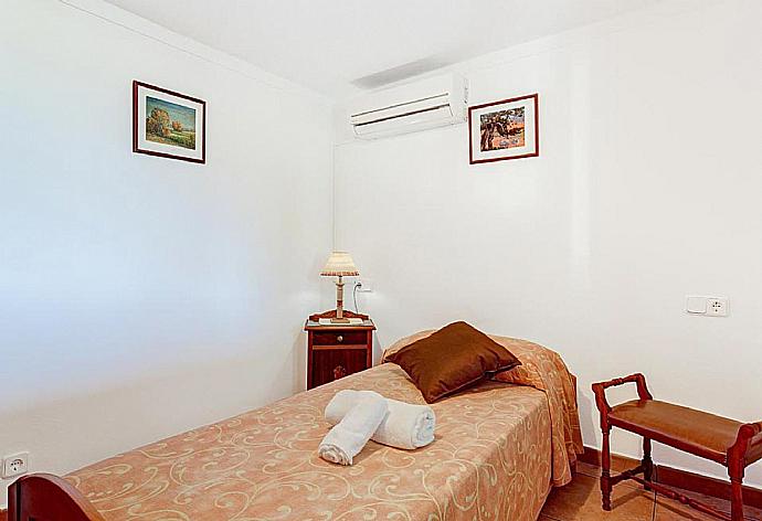 Single bedroom with A/C . - Villa La Rafal . (Galería de imágenes) }}