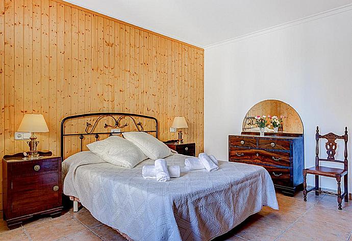 Double bedroom with A/C . - Villa La Rafal . (Photo Gallery) }}