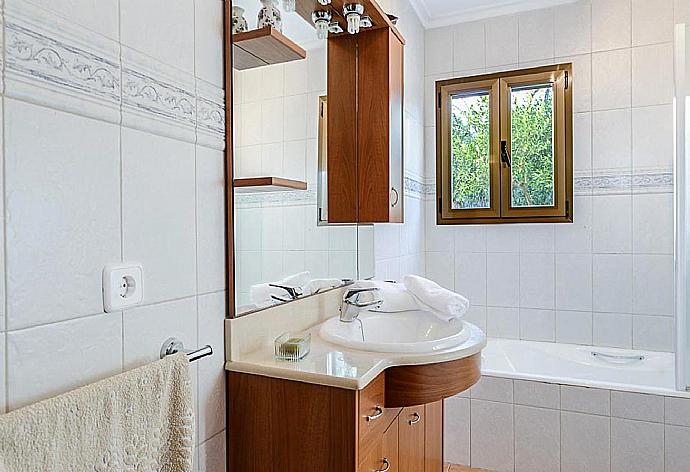 Bathroom with bath and shower . - Villa La Rafal . (Photo Gallery) }}