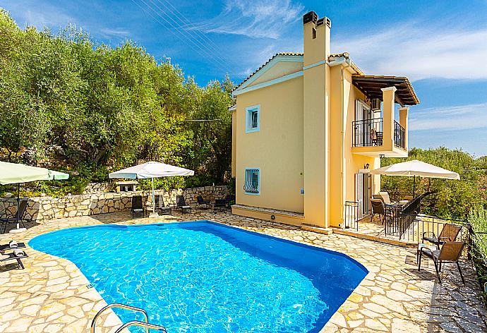 ,Beautiful villa with private pool and terrace with sea views . - Villa Evie . (Fotogalerie) }}