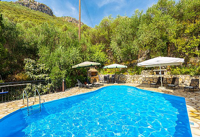 Private pool and terrace with sea views . - Villa Evie . (Galería de imágenes) }}