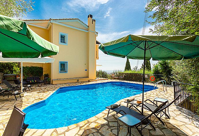 Beautiful villa with private pool and terrace with sea views . - Villa Evie . (Galería de imágenes) }}