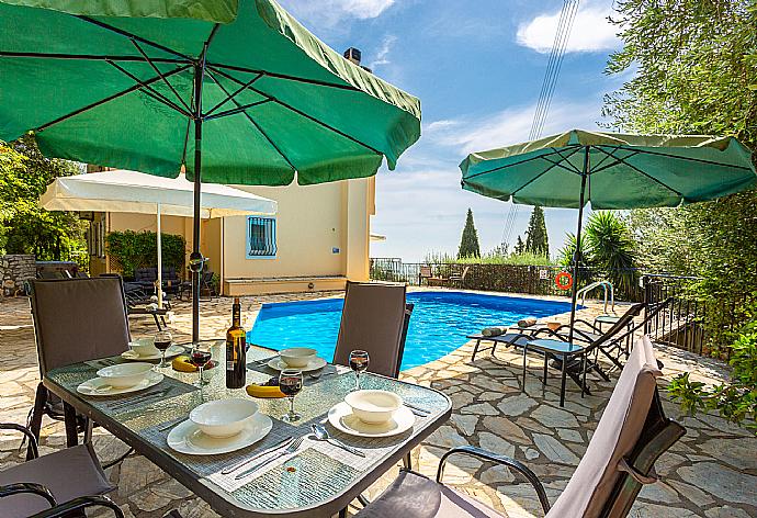 Beautiful villa with private pool and terrace with sea views . - Villa Evie . (Галерея фотографий) }}