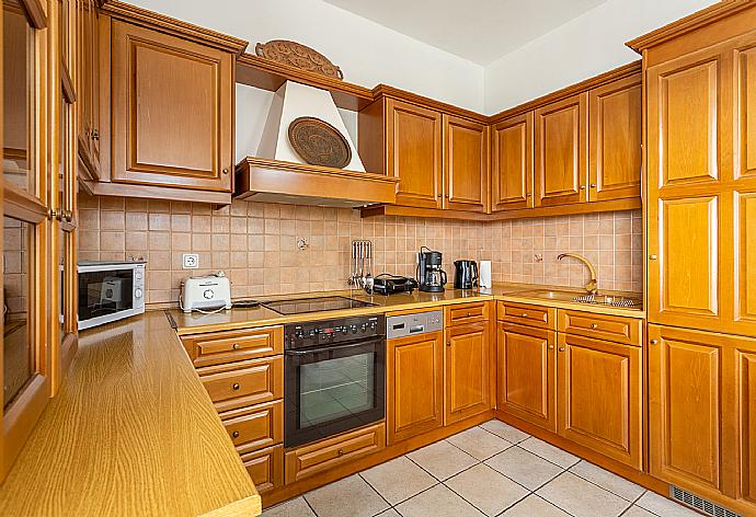 Equipped kitchen . - Villa Evie . (Photo Gallery) }}