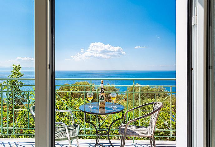 Upper terrace with panoramic sea views . - Villa Georgia . (Photo Gallery) }}