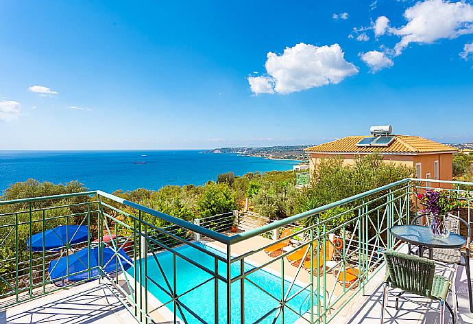 Upper terrace with panoramic sea views . - Villa Georgia . (Photo Gallery) }}