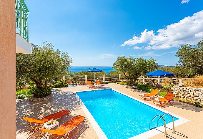 Private pool and terrace with panoramic sea views . - Villa Eri . (Fotogalerie) }}