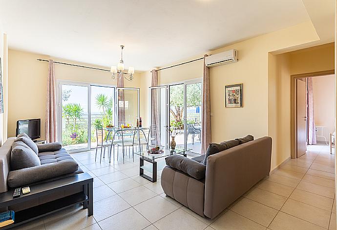 Open-plan living room with sofas, dining area, kitchen, A/C, WiFi internet, and satellite TV  . - Villa Eri . (Galleria fotografica) }}