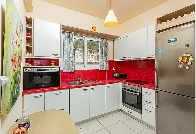 Equipped kitchen . - Villa Eri . (Fotogalerie) }}