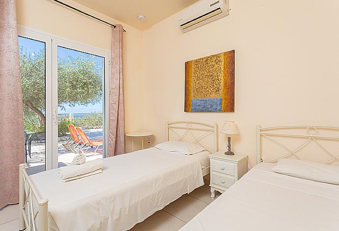 Twin bedroom with A/C . - Villa Eri . (Photo Gallery) }}