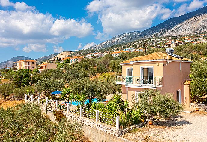 Aerial view of Villa Eri . - Villa Eri . (Fotogalerie) }}