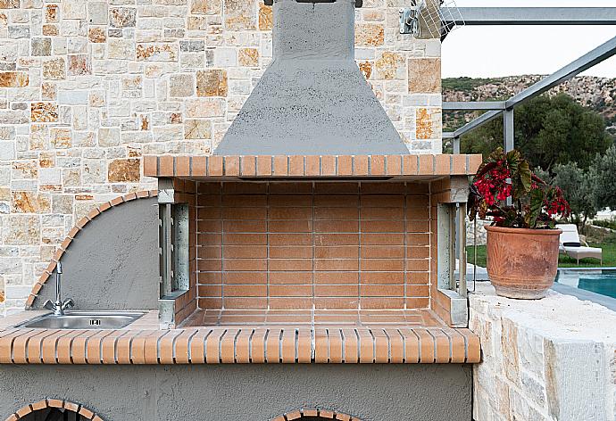 Terrace area with BBQ . - Villa Angelos . (Galleria fotografica) }}