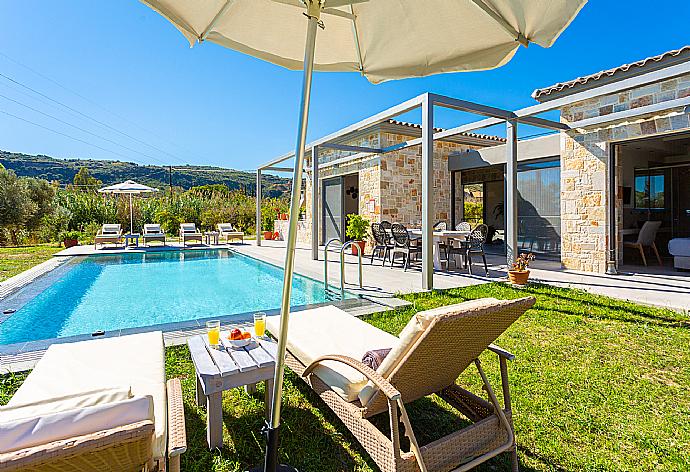 Beautiful villa with private pool, terrace, and garden . - Villa Angelos . (Galerie de photos) }}