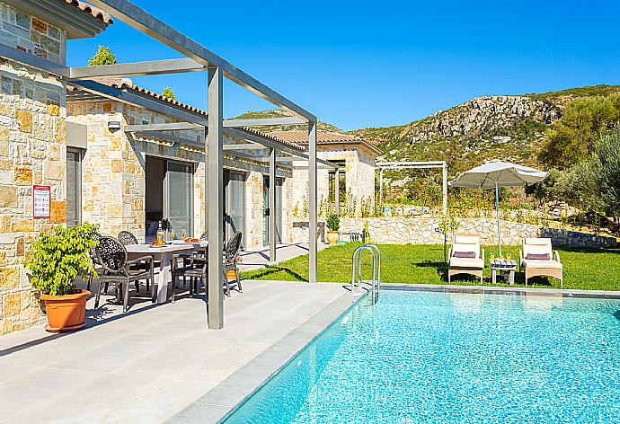 Beautiful villa with private pool, terrace, and garden . - Villa Angelos . (Fotogalerie) }}