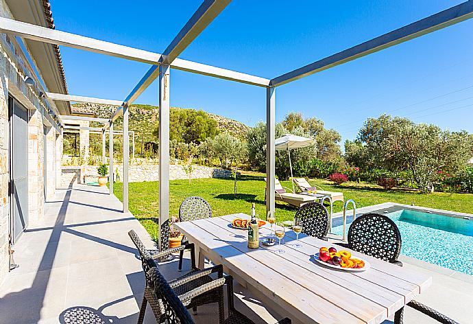 Terrace area . - Villa Angelos . (Photo Gallery) }}