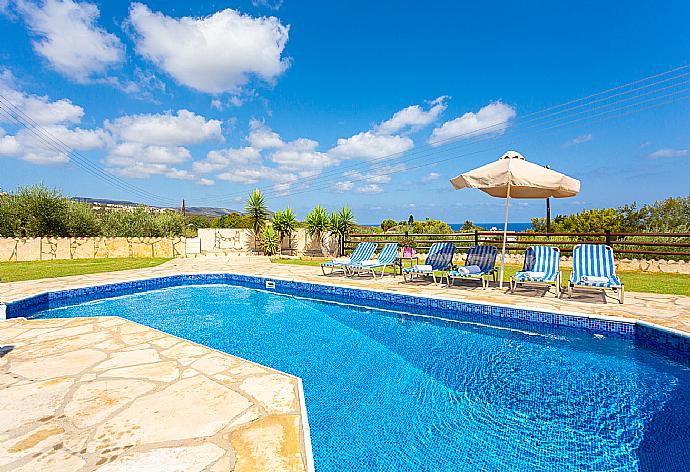 Private pool and terrace with sea views . - Villa Thea . (Galería de imágenes) }}