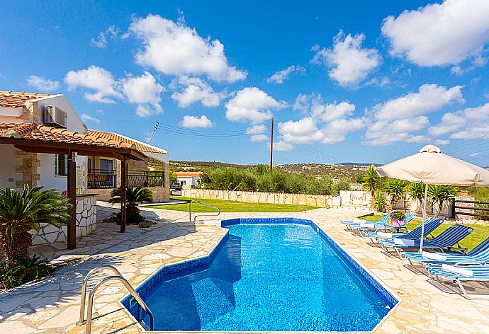 Beautiful villa with private pool, terrace, and garden . - Villa Thea . (Galleria fotografica) }}