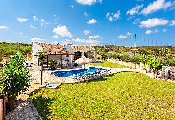 Beautiful villa with private pool, terrace, and garden . - Villa Thea . (Galería de imágenes) }}