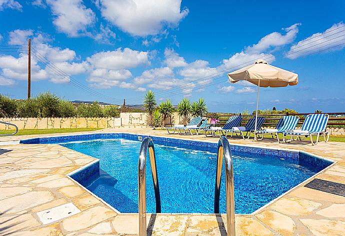 Private pool and terrace with sea views . - Villa Thea . (Galería de imágenes) }}