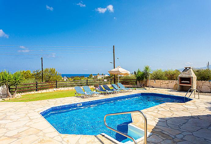 Private pool and terrace with sea views . - Villa Thea . (Galería de imágenes) }}