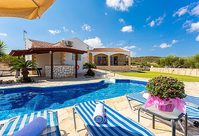 Beautiful villa with private pool, terrace, and garden . - Villa Thea . (Galerie de photos) }}