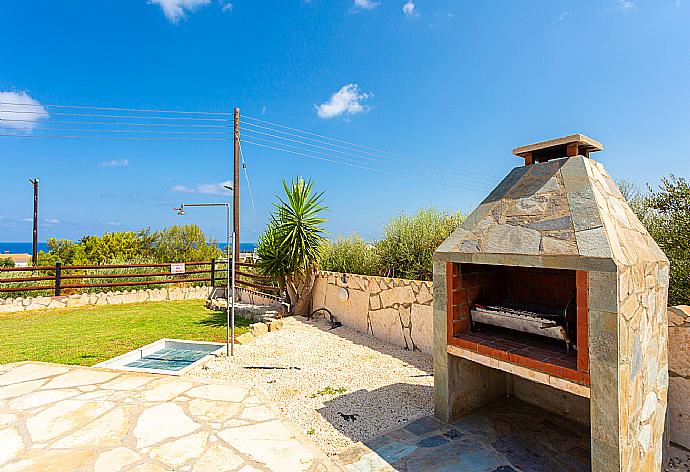 Terrace area with BBQ . - Villa Thea . (Galería de imágenes) }}