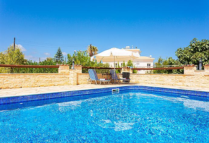 Private pool and terrace . - Villa Stone House . (Fotogalerie) }}