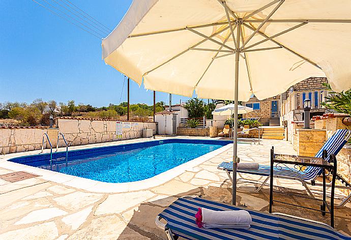 Private pool and terrace . - Villa Stone House . (Fotogalerie) }}