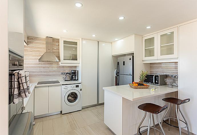 Equipped kitchen . - Villa Stone House . (Galerie de photos) }}