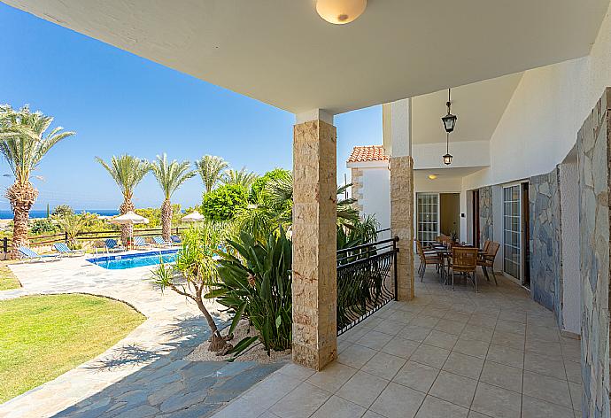 Sheltered terrace area . - Villa Amorosa . (Galería de imágenes) }}