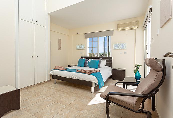 Double bedroom with A/C . - Villa Amorosa . (Photo Gallery) }}