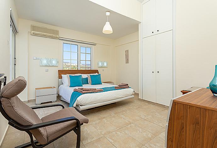 Double bedroom with A/C . - Villa Amorosa . (Photo Gallery) }}