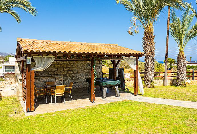 Sheltered terrace area . - Villa Amorosa . (Galería de imágenes) }}