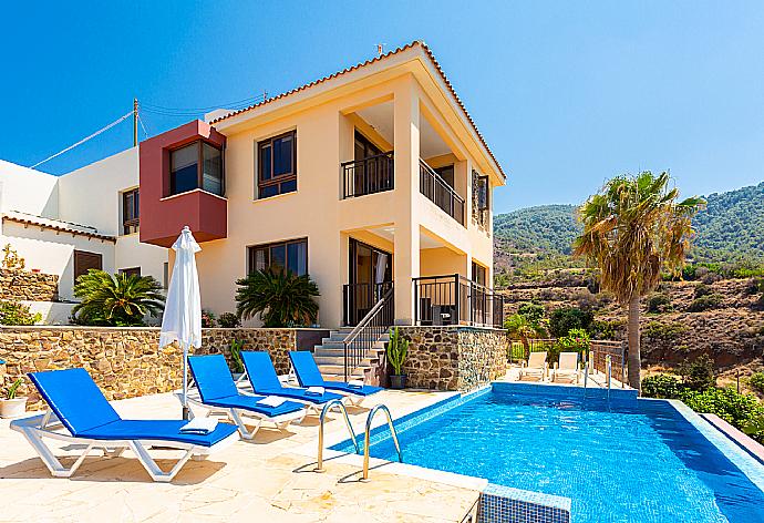 ,Beautiful villa with private infinity pool, terraces, and garden . - Villa Mermaid . (Galería de imágenes) }}