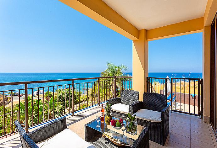 Sheltered terrace area with panoramic sea views . - Villa Mermaid . (Galleria fotografica) }}