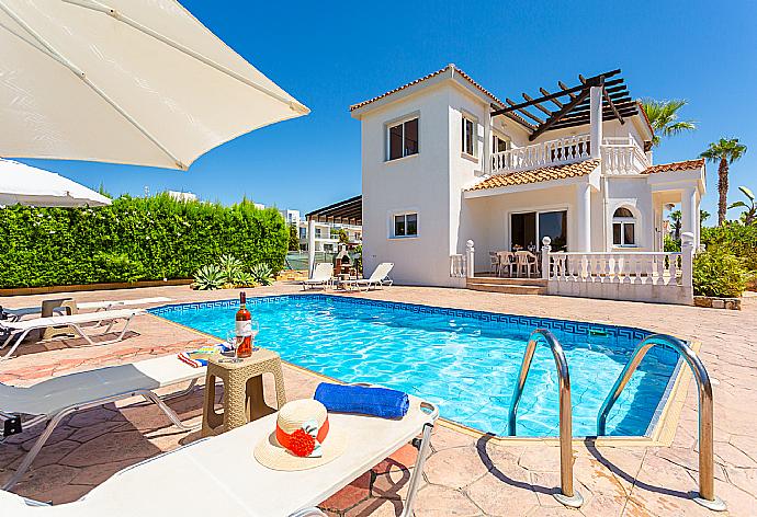 ,Beautiful villa with private pool and terrace . - Queens Paradise 1 . (Fotogalerie) }}