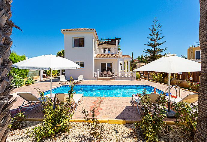 Beautiful villa with private pool and terrace . - Queens Paradise 1 . (Галерея фотографий) }}