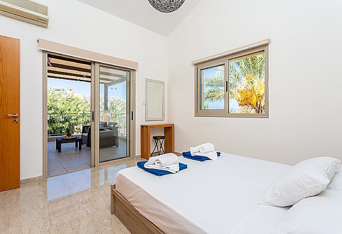 Double bedroom with en suite bathroom, A/C, and upper terrace access . - Villa Izabella . (Galleria fotografica) }}