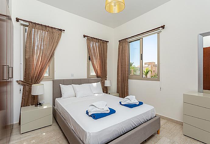 Double bedroom with en suite bathroom, A/C, and upper terrace access . - Villa Diana . (Galerie de photos) }}