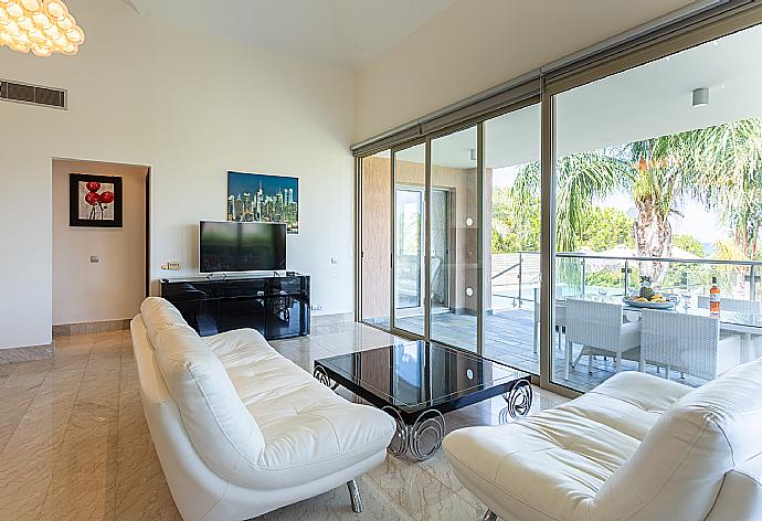 Open-plan living room with sofas, dining area, kitchen, ornamental fireplace, A/C, WiFi internet, satellite TV, and sea views . - Villa Galene . (Photo Gallery) }}