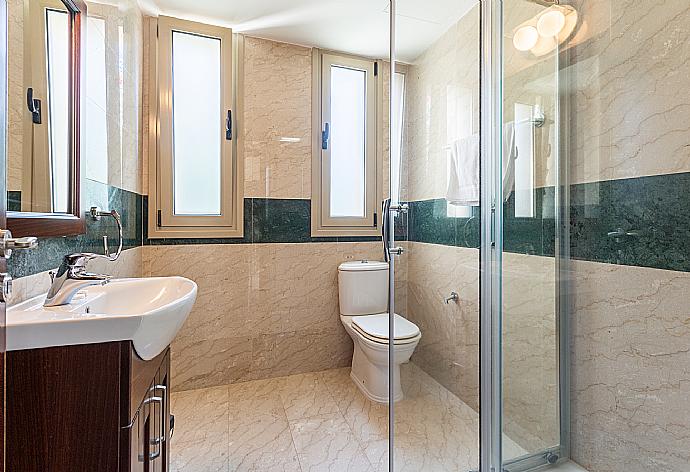 En suite bathroom with shower . - Villa Galene . (Photo Gallery) }}