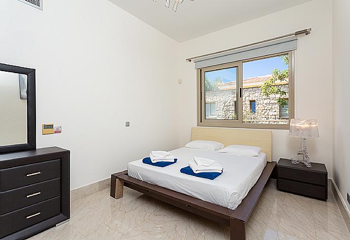 Double bedroom with en suite bathroom and A/C . - Villa Galene . (Photo Gallery) }}
