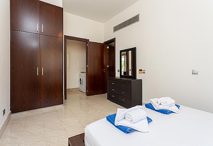 Double bedroom with en suite bathroom and A/C . - Villa Galene . (Photo Gallery) }}