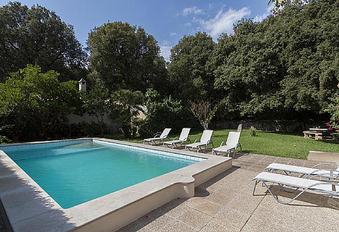 Private pool and terrace . - Villa Cielo . (Galerie de photos) }}